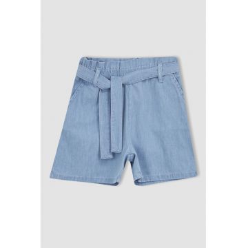 Pantaloni scurti cu talie inalta si cordon in talie