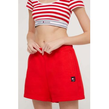 Tommy Jeans pantaloni scurți din bumbac culoarea roșu, uni, high waist DW0DW17772