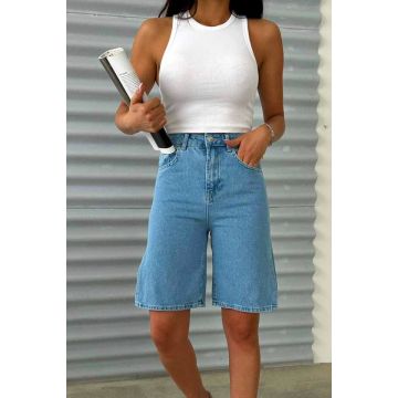 Blugi scurti Lagos, croiala mom fit cu slit lateral, Albastru deschis