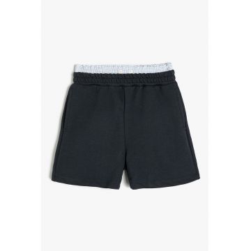 Pantaloni scurti cu buzunare laterale