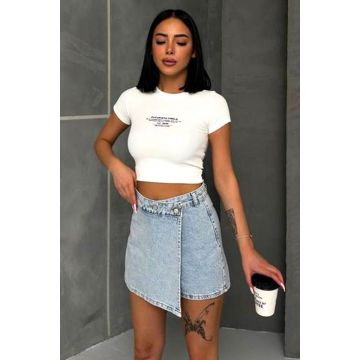 Fusta pantaloni scurti denim SARAY, cu aspect petrecut si nasturi asimetrici, Albastru zapada