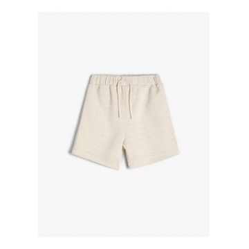 Pantaloni scurti cu model texturat si snur Pantaloni scurti cu model texturat si snur