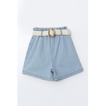 Pantaloni scurti din denim cu o curea in talie