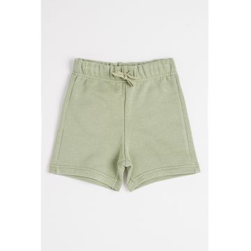 Pantaloni scurti cu buzunar aplicat pe partea din spate
