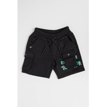 Pantaloni scurti cu buzunare cu clapa