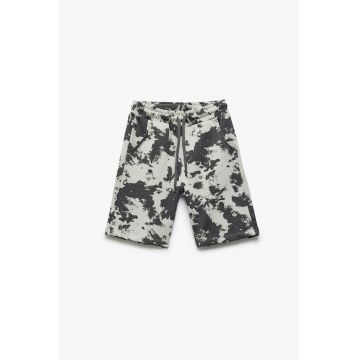 Pantaloni scurti cu model si snur de ajustare in talie