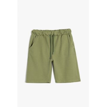 Pantaloni scurti cu model uni si snur de ajustare in talie