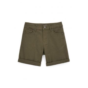 Pantaloni scurti cu model uni si talie medie