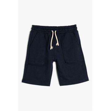 Pantaloni scurti cu snur in talie
