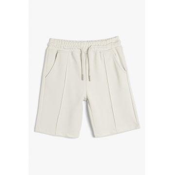 Pantaloni scurti cu snur si buzunare laterale