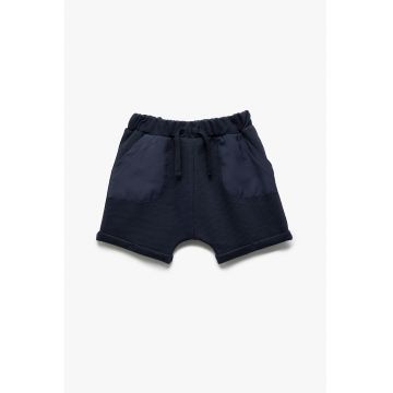Pantaloni scurti cu snururi de ajustare