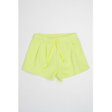 Pantaloni scurti cu talie ajustabila si pliuri frontale