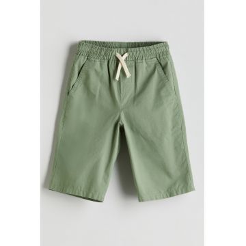 Pantaloni scurti uni cu cordon in talie