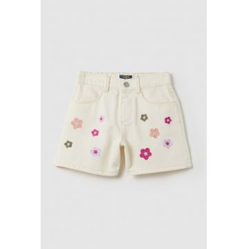 Blugi scurti cu broderie florala