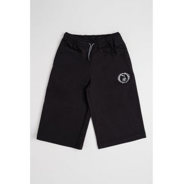 Pantaloni scurti cu aplicatie logo discreta si snur