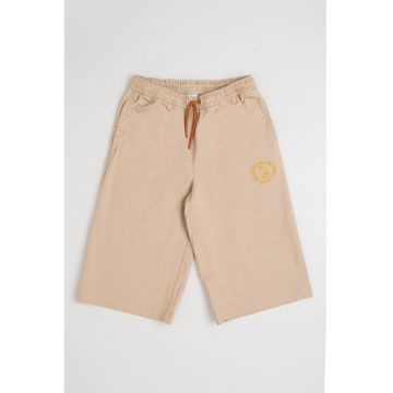 Pantaloni scurti cu aplicatie logo discreta si snur