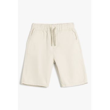 Pantaloni scurti din bumbac cu snur in talie si model uni