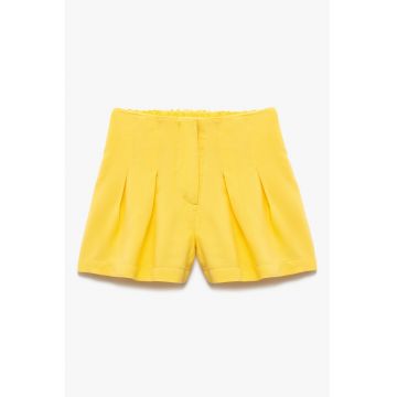 Pantaloni scurti plisati cu model uni