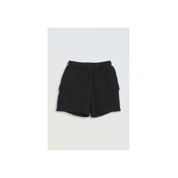 Pantaloni scurti cu buzunare aplicate si snur in talie