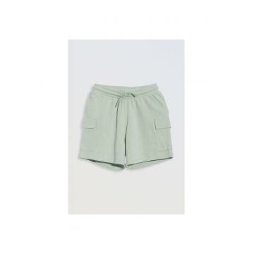 Pantaloni scurti cu buzunare aplicate si snur