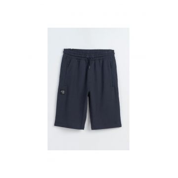 Pantaloni scurti de trening cu buzunare cu fermoar -