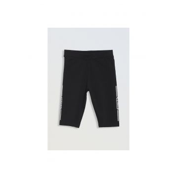 Pantaloni scurti tip biker cu imprimeuri contrastante pe lateral