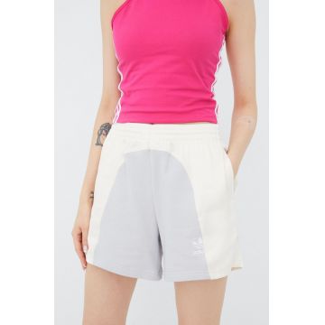 adidas Originals pantaloni scurți Adicolor HC7038 femei, culoarea gri, cu model, high waist HC7038-WONWHI